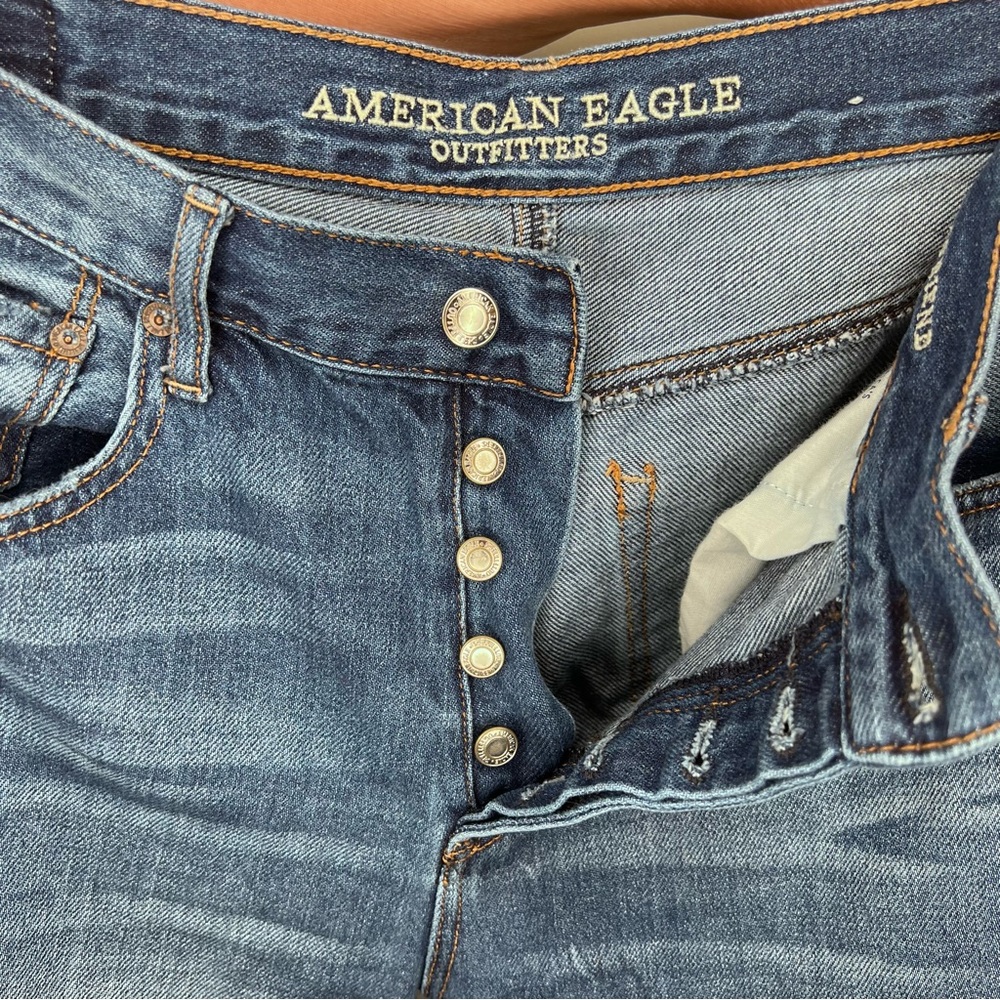 SIZE 4 AMERICAN EAGLE Girlfriend High Rise Ripped Jeans! - Picture 7 of 7